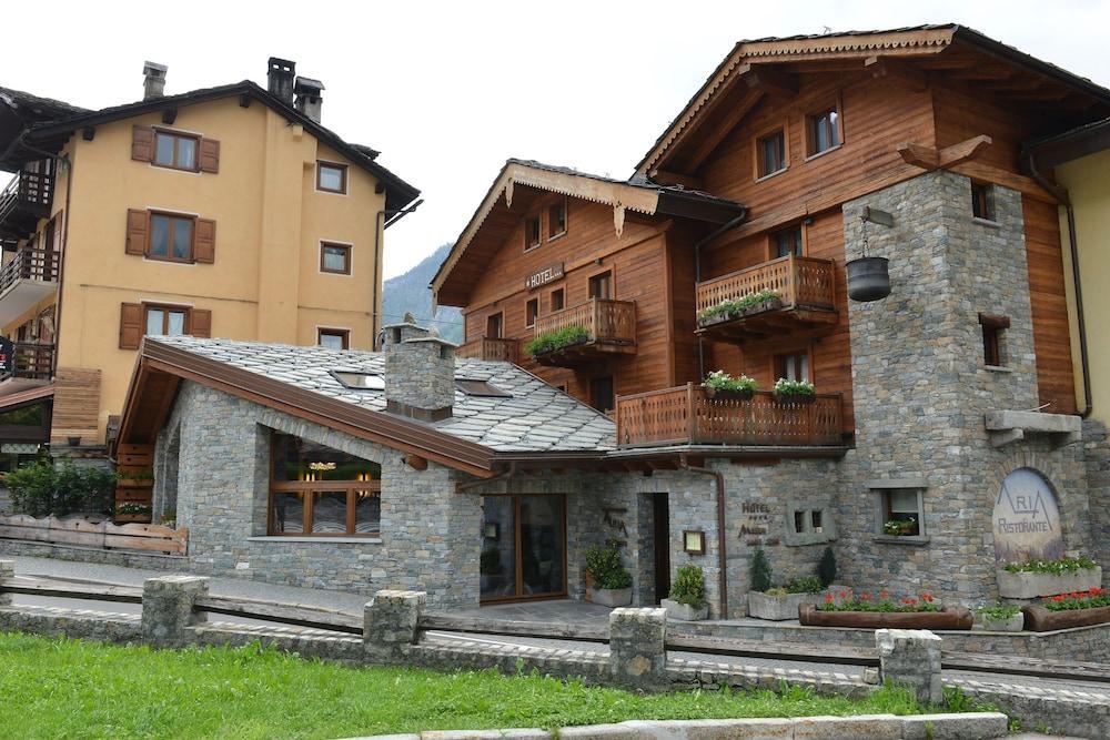 Hotel Maison Saint Jean Courmayeur Extérieur photo