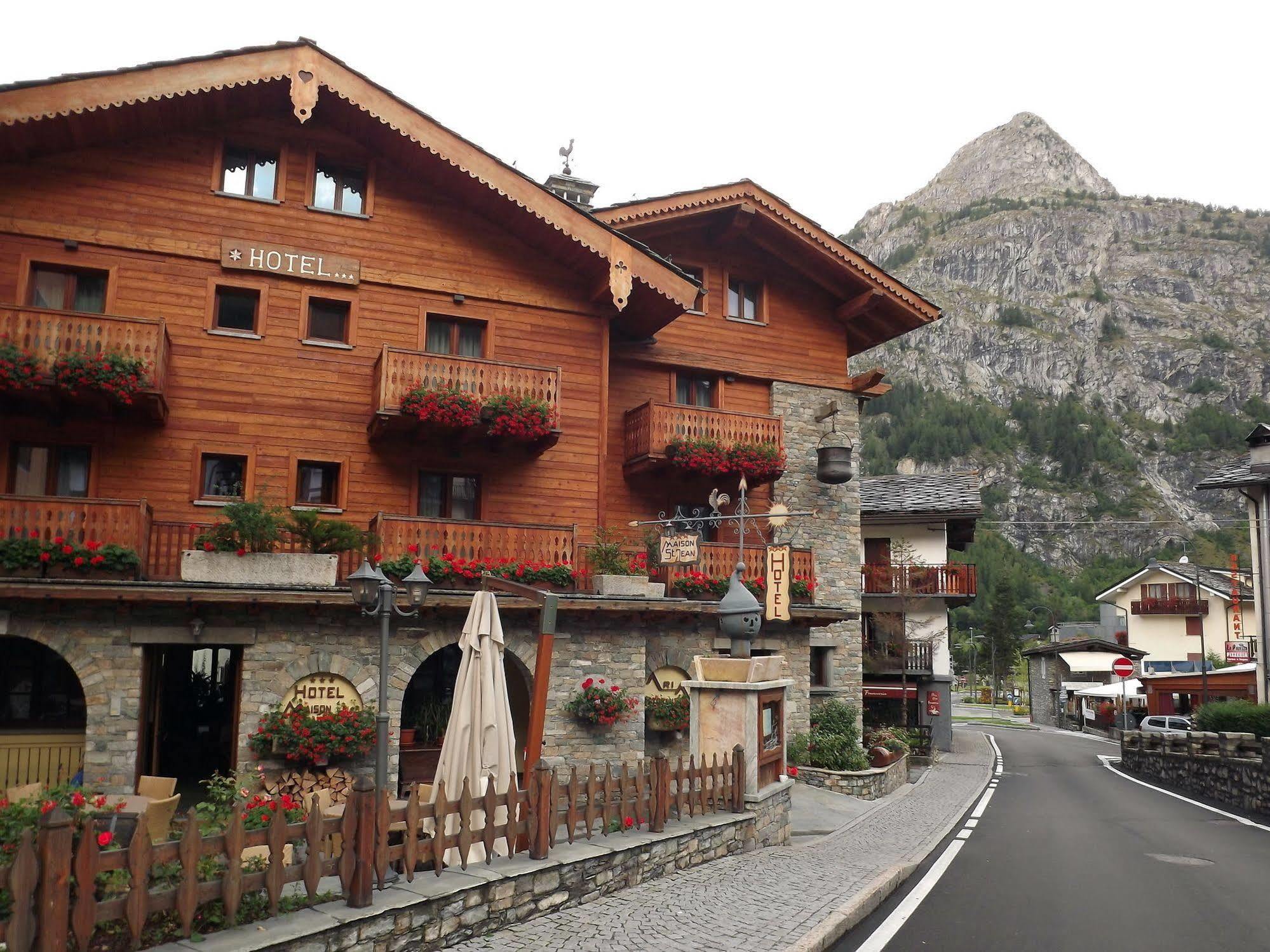 Hotel Maison Saint Jean Courmayeur Extérieur photo